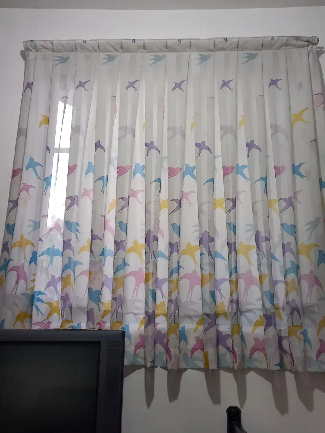 تلویزیون و میز تلویزیون و دستگاه دیجیتال|تلویزیون و پروژکتور|رشت, حومه رشت|دیوار