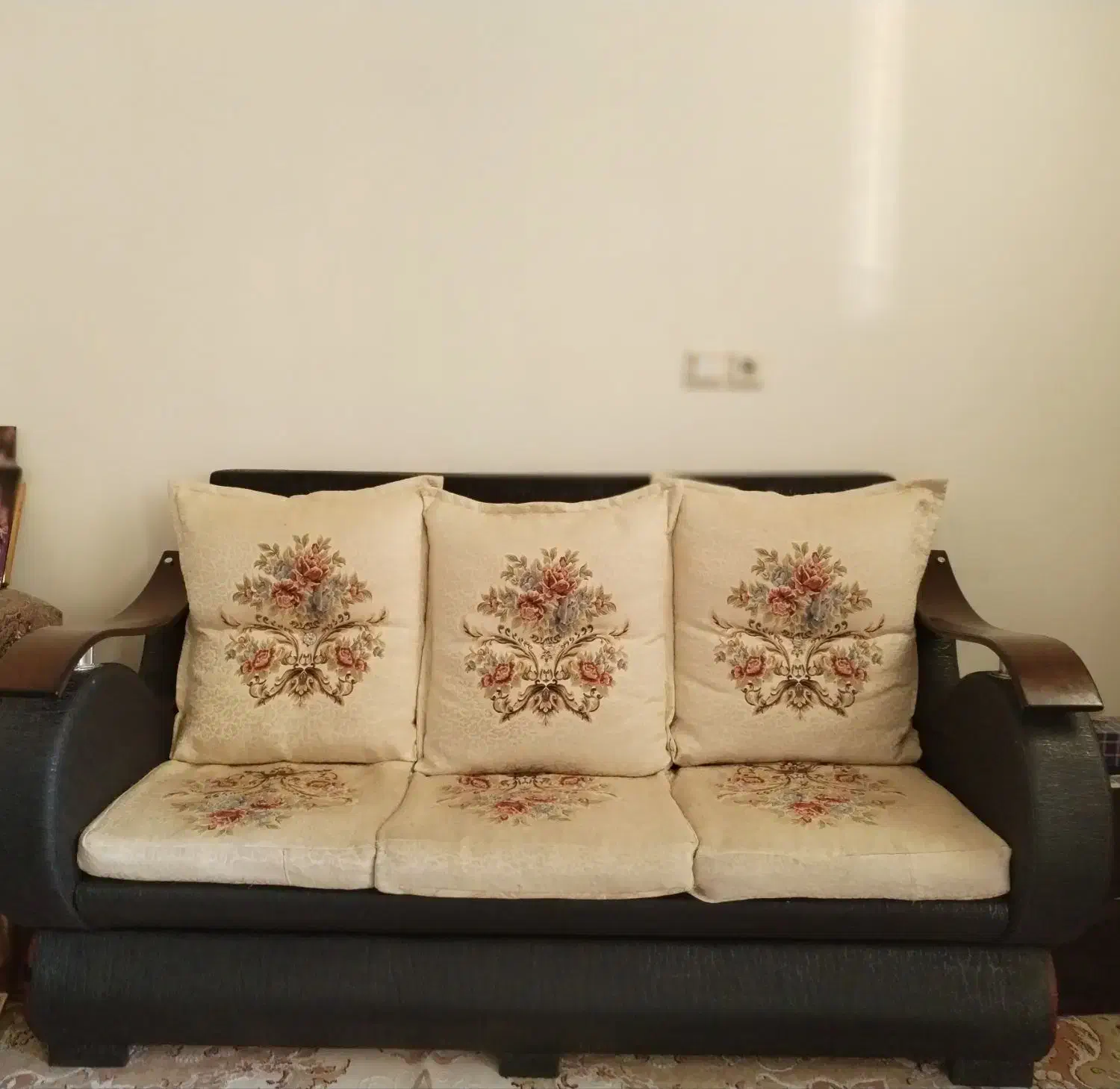 یک دست مبل 7 نفره|مبلمان خانگی و میز عسلی|اردل, |دیوار