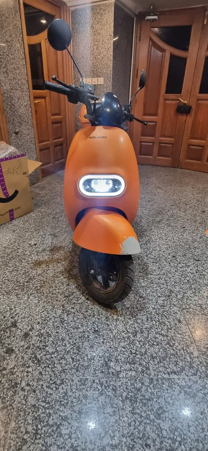 Es1 1800|موتورسیکلت|اصفهان, باغ زرشک|دیوار