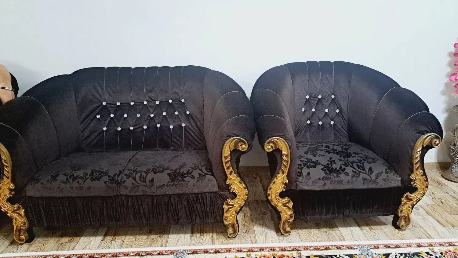 یک دست مبل در حدنو|مبلمان خانگی و میز عسلی|تولم شهر, |دیوار