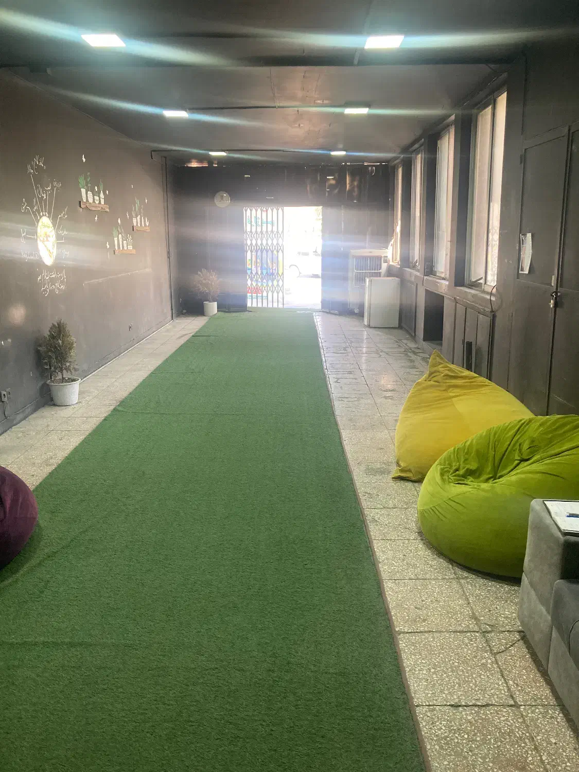 گلفروشی و گلخانه|اجارهٔ کوتاه‌مدت دفتر کار و فضای آموزشی|اصفهان, شفق|دیوار