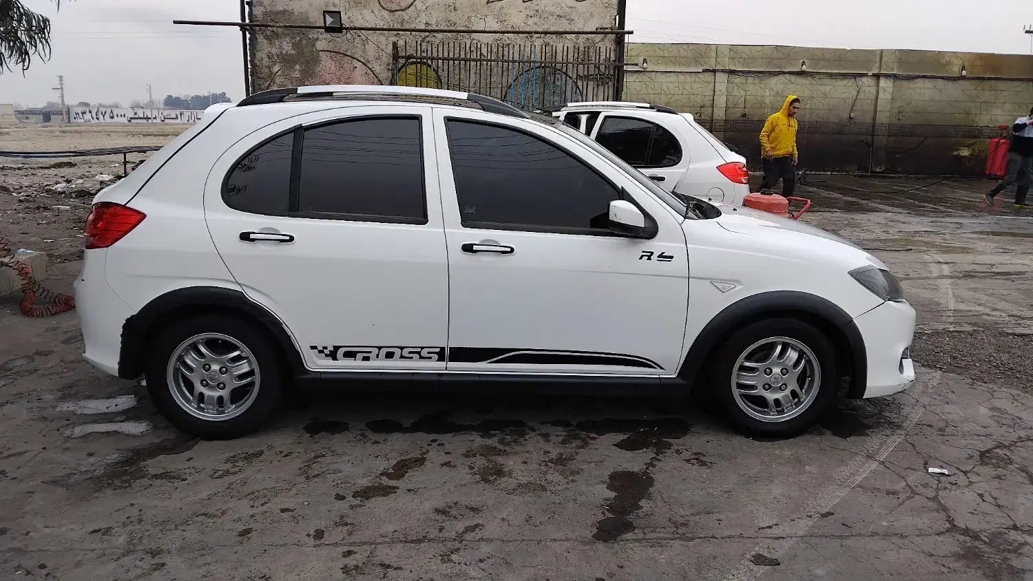 کوئیکR سفید مشکی ۱۴۰۰|خودرو سواری و وانت|قم, شهرک مهدیه (مدرس)|دیوار