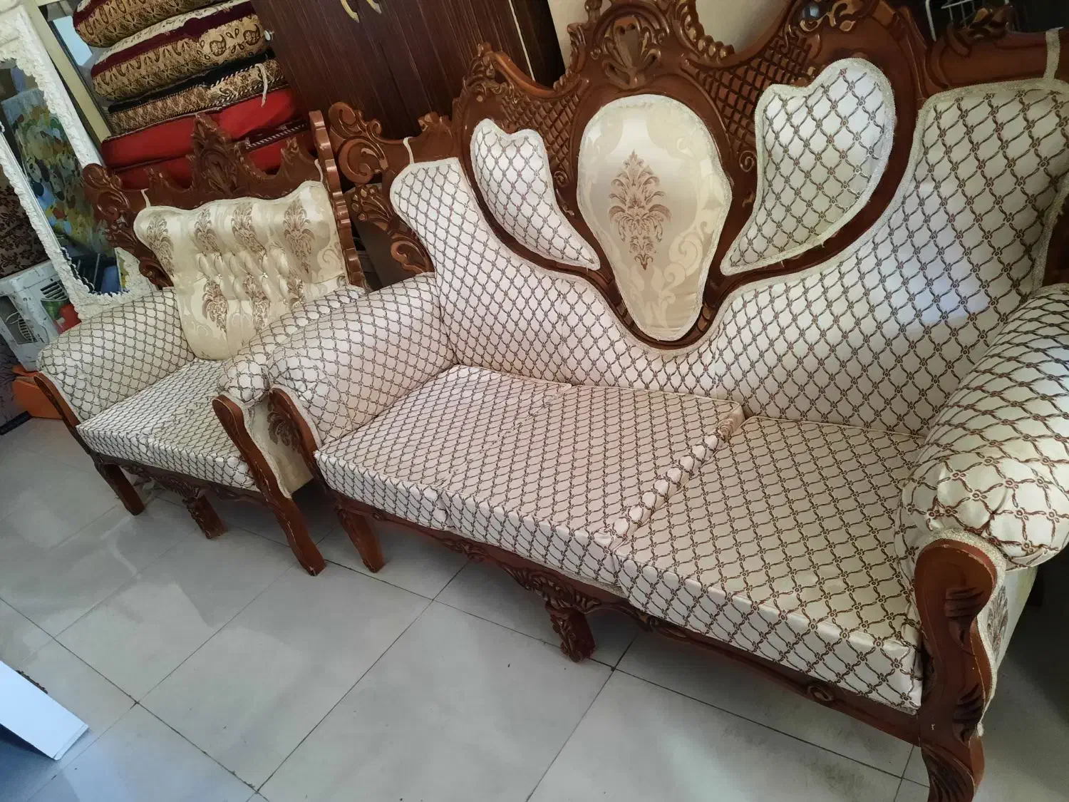 مبل ۷نفره سلطنتی پارچه خارجی درجه یک|مبلمان خانگی و میز عسلی|مریوان, |دیوار