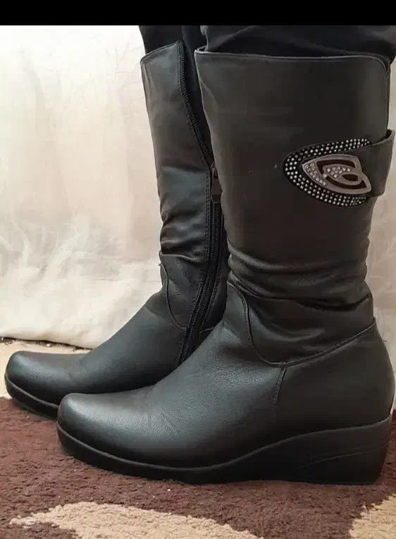 چکمه|کیف، کفش، کمربند|برخوار, |دیوار