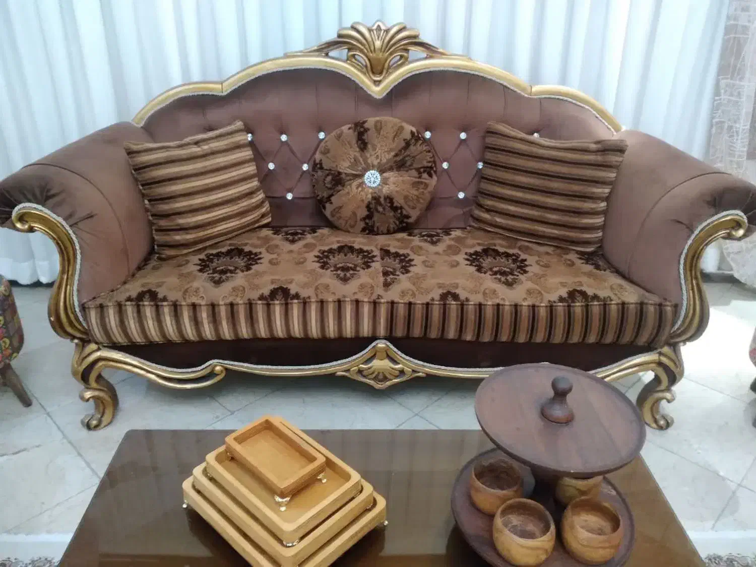 مبل نیمه سلطنتی|مبلمان خانگی و میز عسلی|تهران, والفجر (افسریه)|دیوار