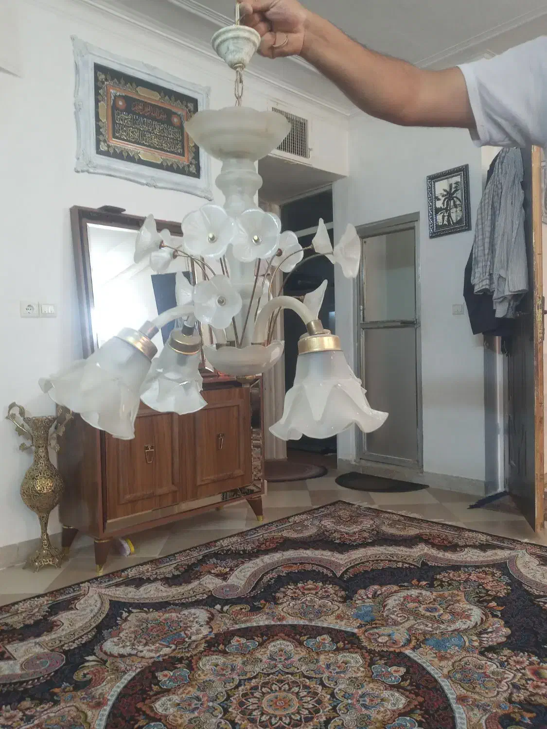 لوستر شیشه ای مات ۴ شاخه وسرامیک بر|لوستر و چراغ آویز|اراک, |دیوار