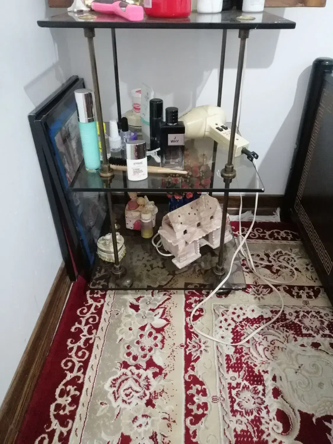 میز شیشه ای آرایشی کاملا نو سالم شیشه دودی سه طبقه|مبلمان خانگی و میز عسلی|شیراز, فرگاز|دیوار