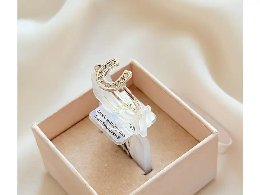 انگشتر نقره ای نگین دار سواروسکی طرح نعل سفید|بدلیجات|رشت, بازار|دیوار