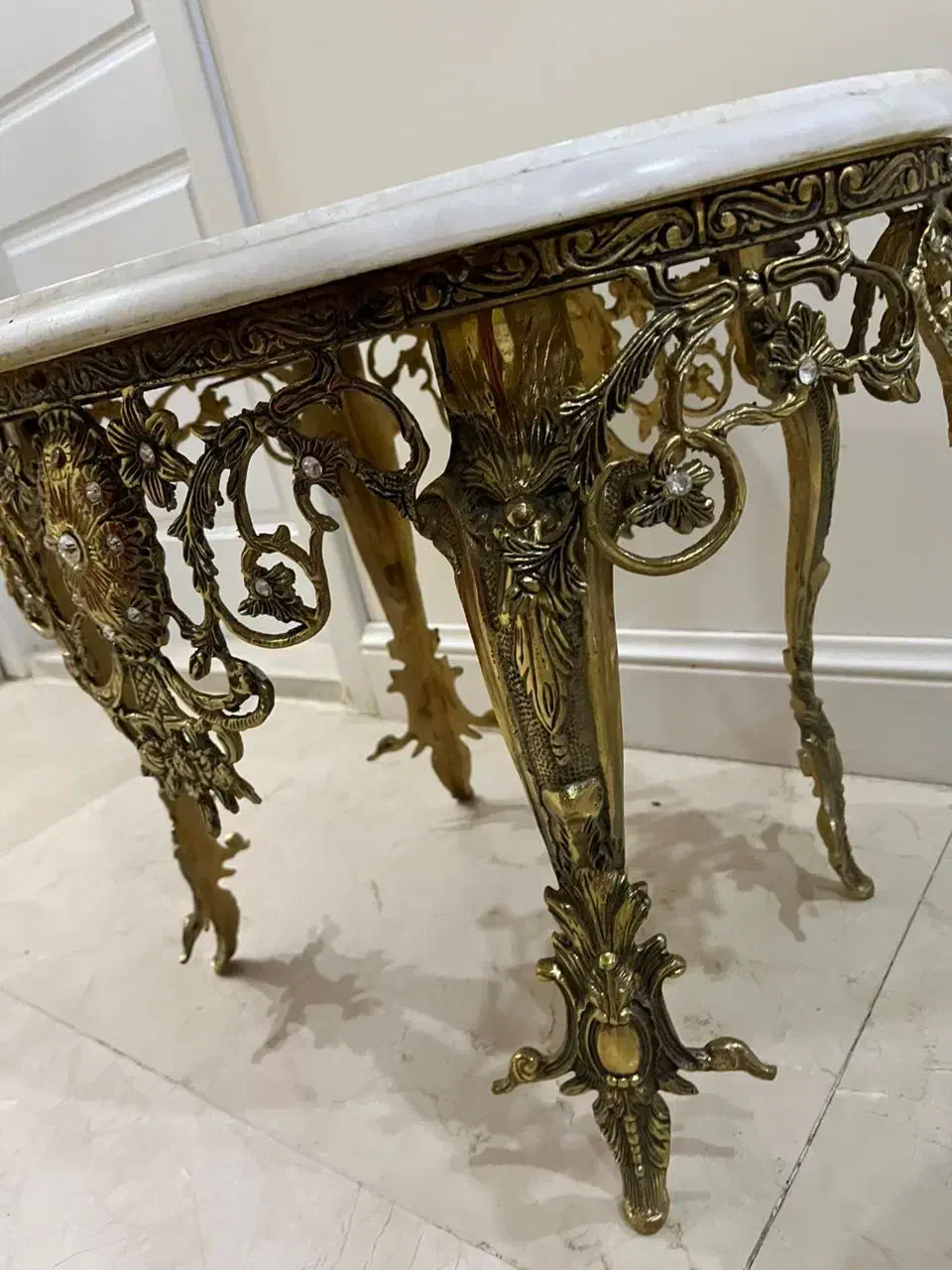 جلومبلی ودوعددعسلی  برنز بارویه سنگ|مبلمان خانگی و میز عسلی|تهران, سعادت‌آباد|دیوار