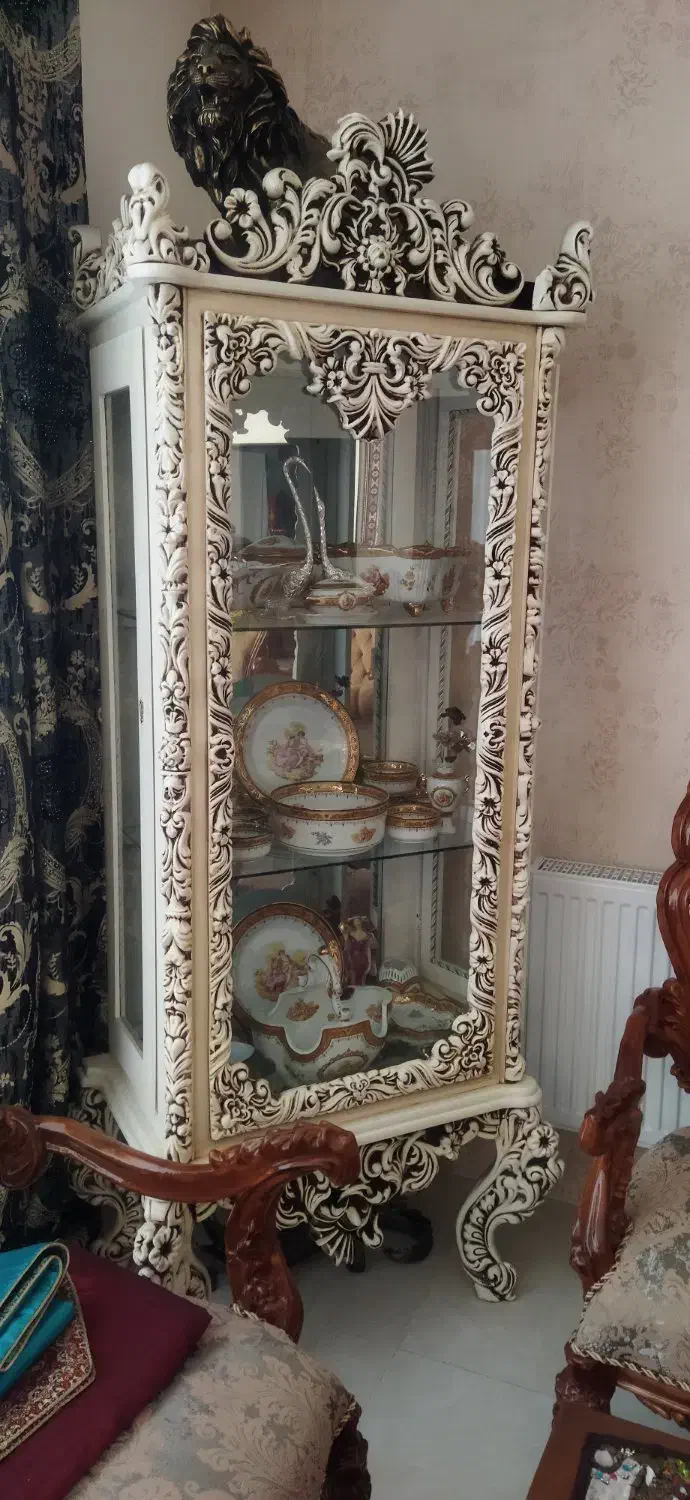 یک عدد مینی بوفه کرم اسخوانی کاملا سالم وتمیز|بوفه، ویترین، کنسول|اهر, |دیوار