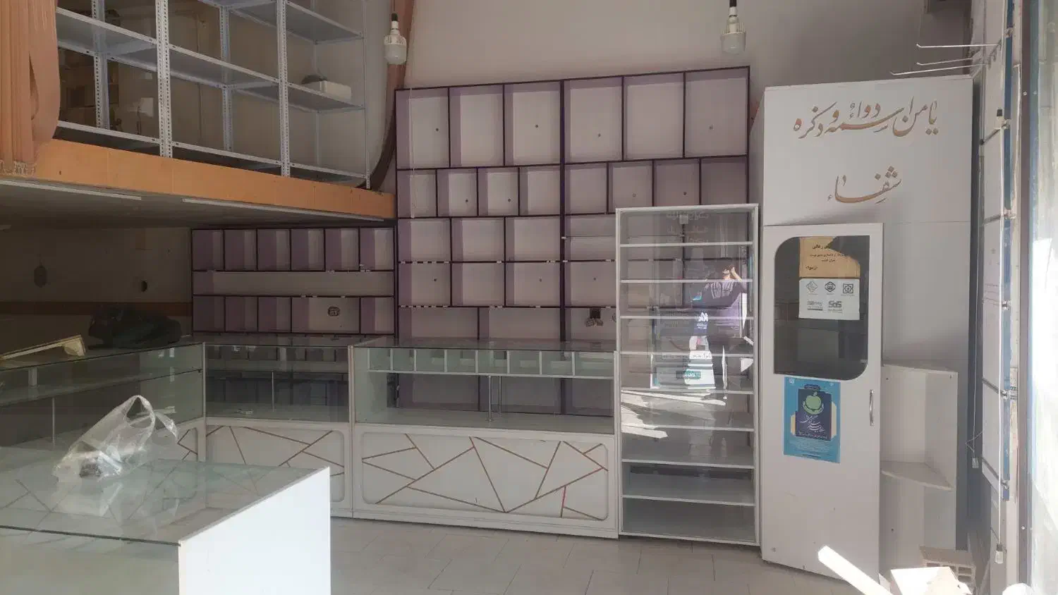 ویترین|فروشگاه و مغازه|کبودرآهنگ, |دیوار