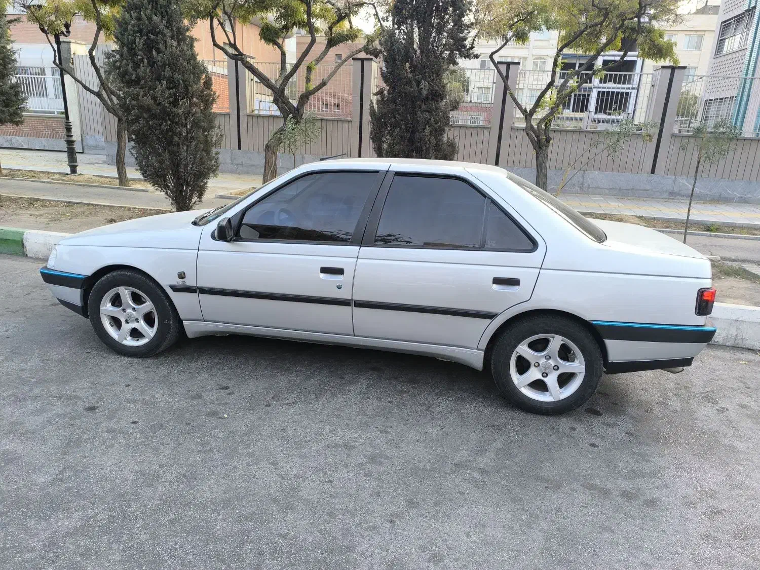 پژو 405 نقره ای مدل 97|خودرو سواری و وانت|مشهد, فلسطین|دیوار