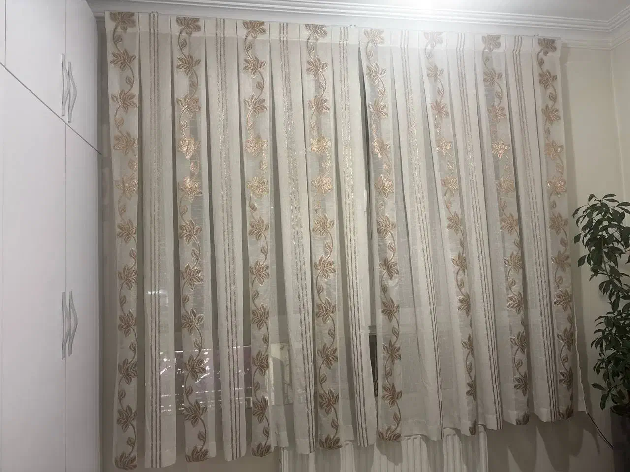 پرده کتان وحریر در حد نو|پرده، رانر، رومیزی|تهران, قزل قلعه|دیوار