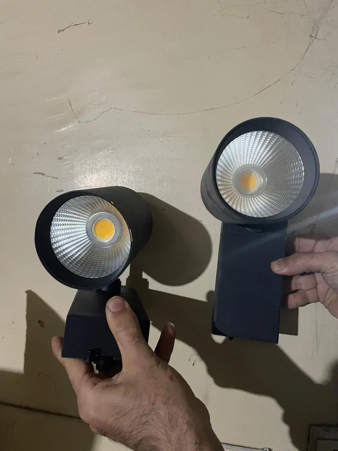 چراغ هالوژن فروشگاهی ریلی ۱۸عدد۳۰تا۵۰وات|لامپ و چراغ|چالوس, |دیوار