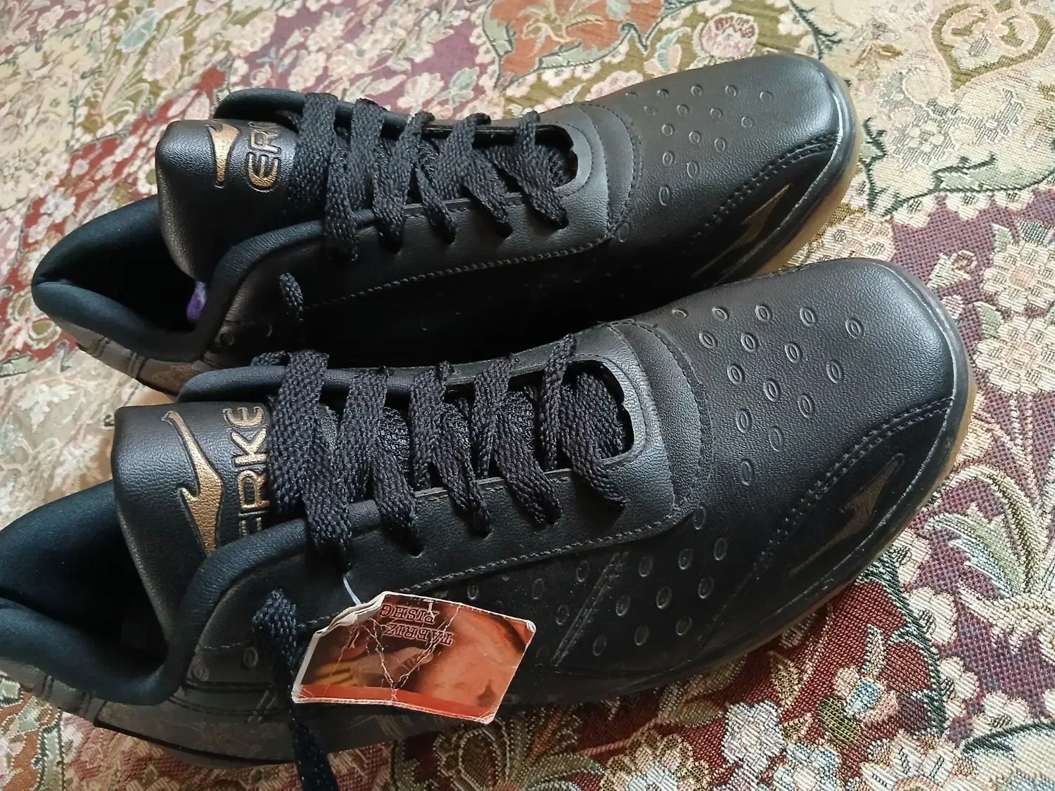 کفش ورزشی|تجهیزات ورزشی|کاشمر, |دیوار