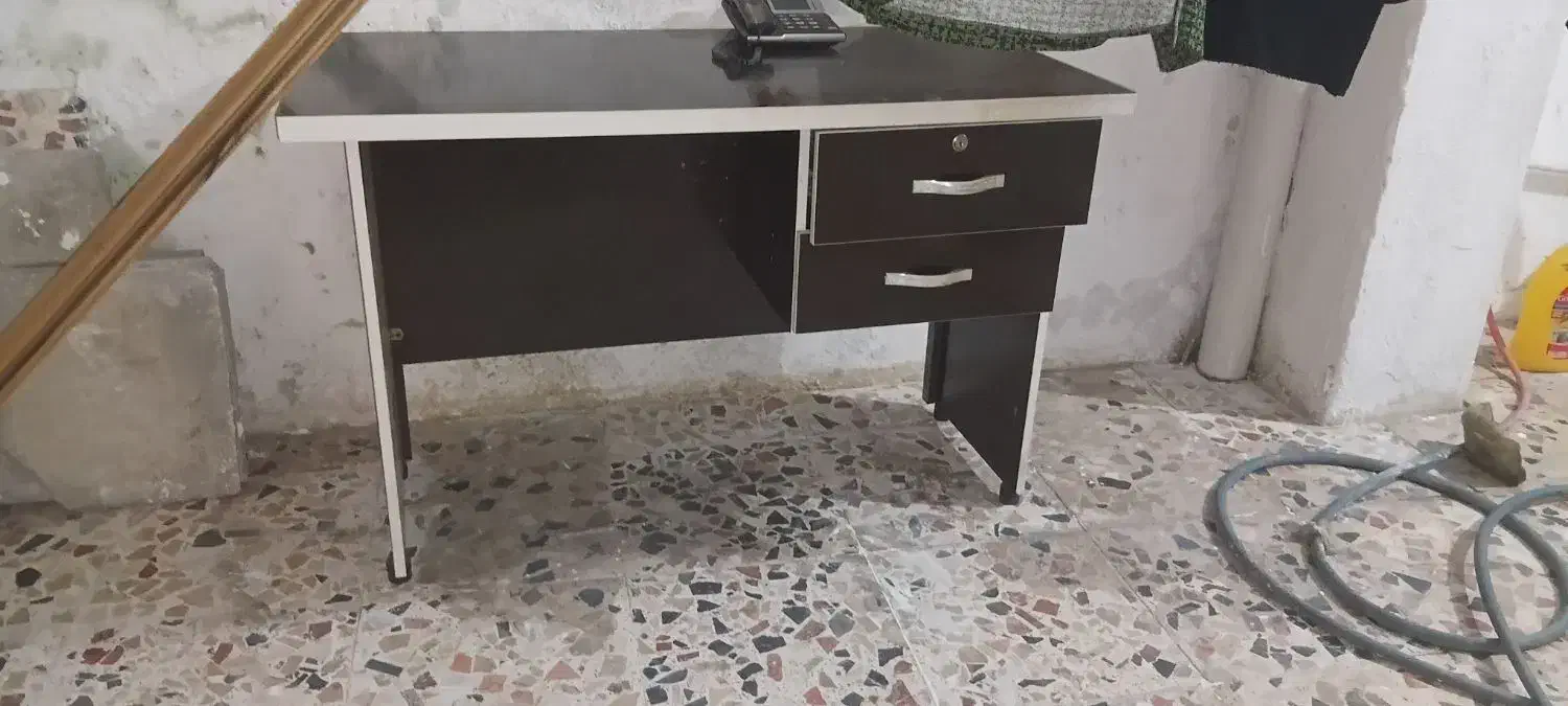 میزکار .|دفتر کار|امامزاده عبدالله, |دیوار