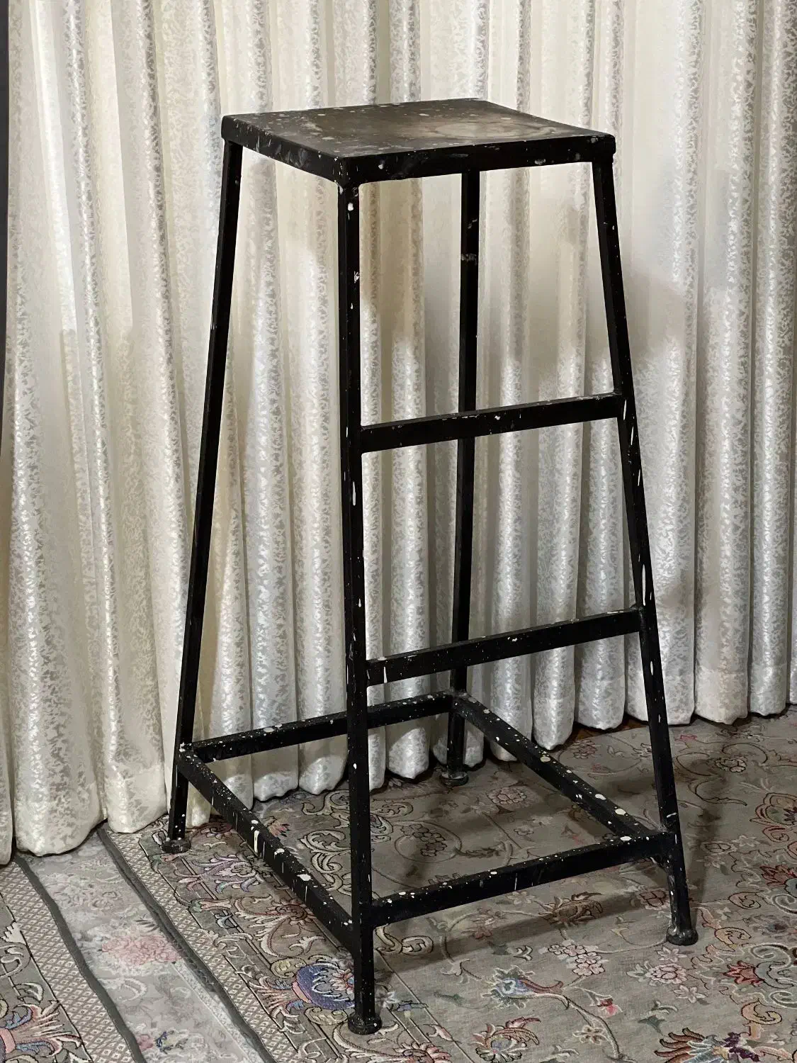 چهار پایه فلزی|ابزارآلات|فردیس, نسترن شرقی|دیوار