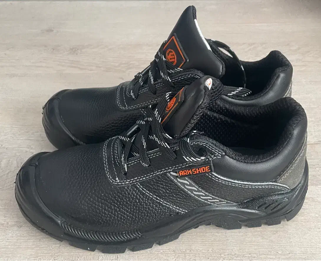 کفش و پوتین ایمنی پنجه فولادی|کیف، کفش، کمربند|اندیشه, اندیشه فاز ۱|دیوار