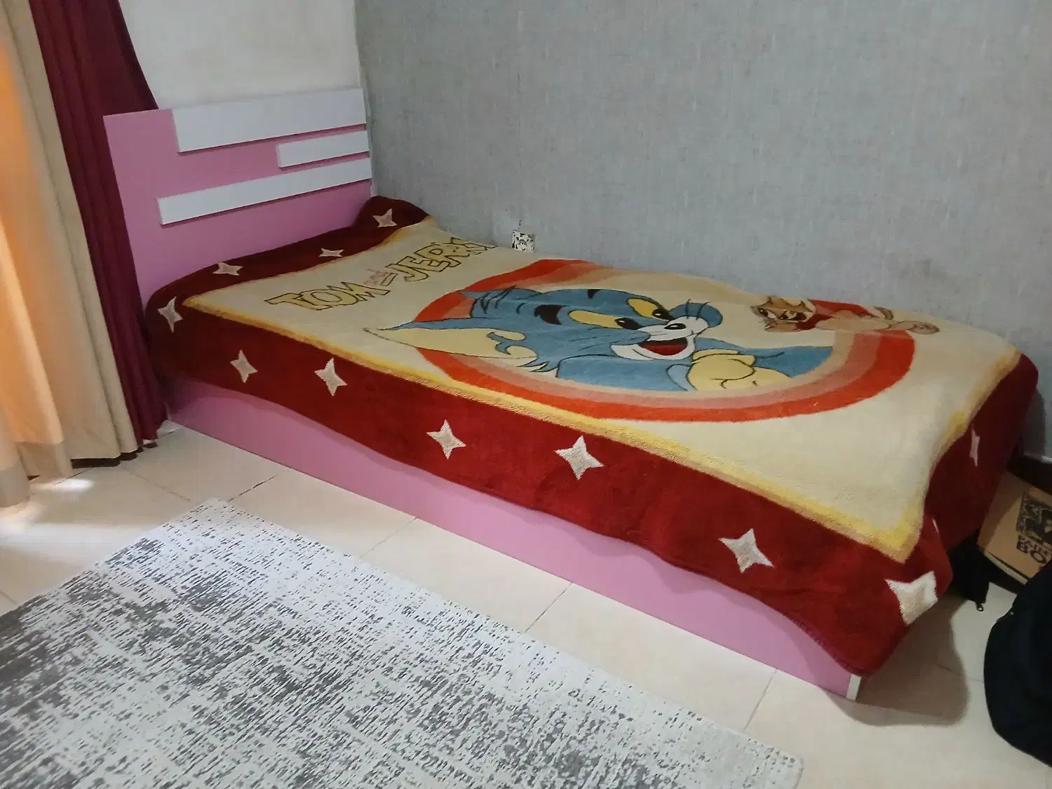 تخت وکمد|تشک تختخواب|رشت, کوی مهر|دیوار