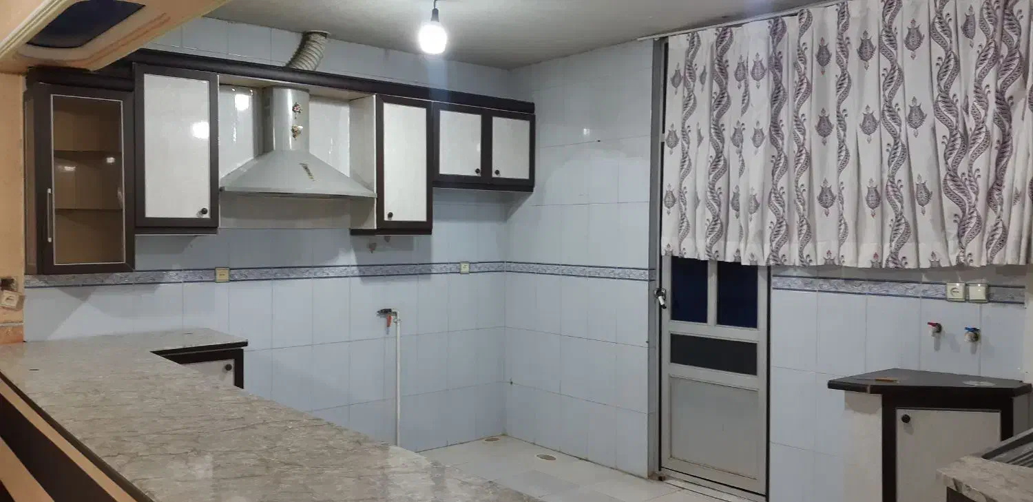 دو طبقه دربست همکف و بالا|اجارهٔ خانه و ویلا|قم, دروازه چوبی|دیوار