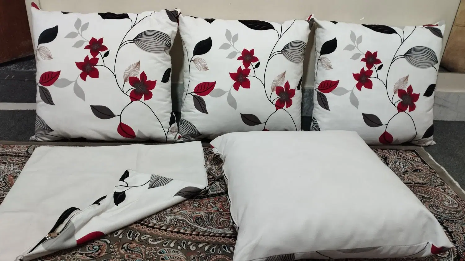 کوسن|مبلمان خانگی و میز عسلی|تهران, شهرک شریفی|دیوار