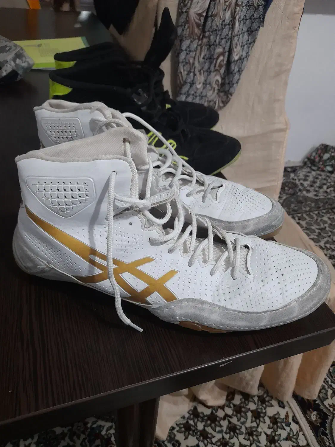 کتونی کشتی|کیف، کفش، کمربند|آستارا, |دیوار