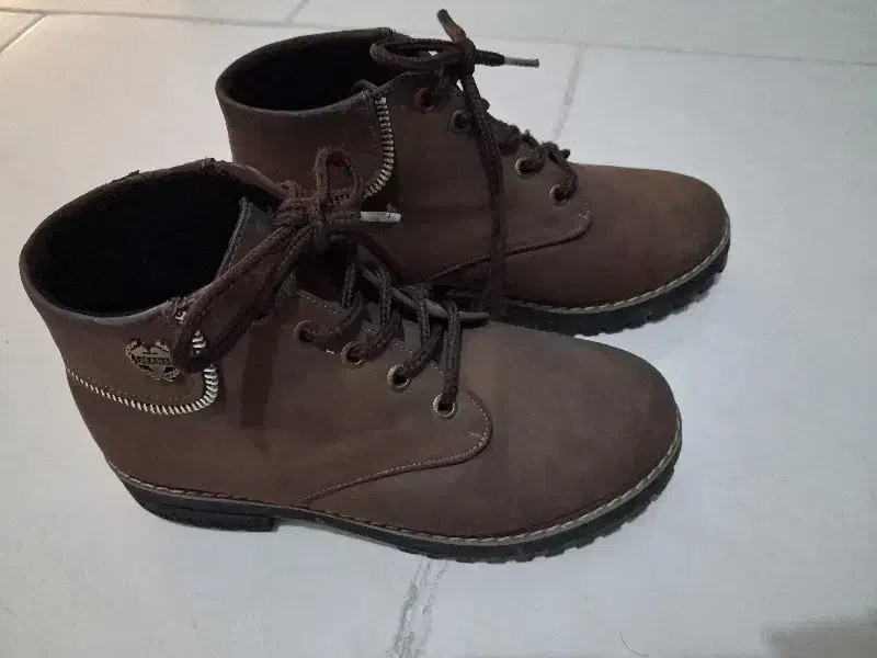 کفش|کیف، کفش، کمربند|بیرجند, |دیوار