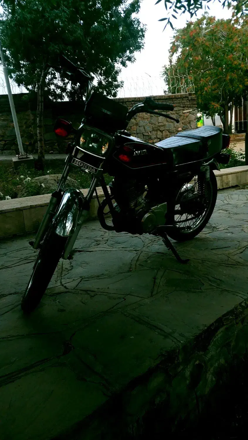 موتور ۲۰۰ دست کویر مدل ۸۳ مدارک تکمیل|موتورسیکلت|شازند, |دیوار