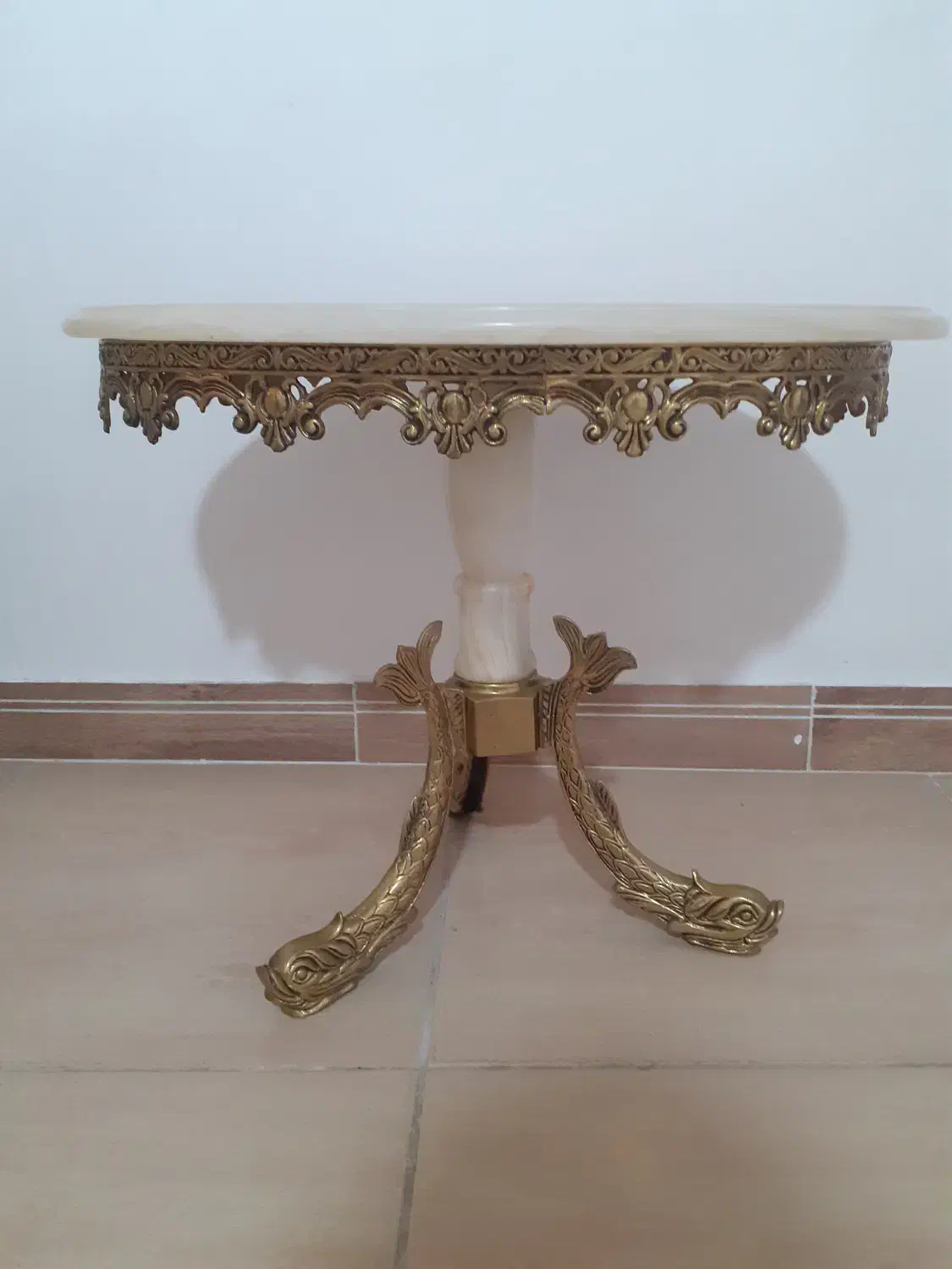 میز عسلی با رویه مرمر و پایه برنز|مبلمان خانگی و میز عسلی|لاهیجان, خمیر کلایه|دیوار