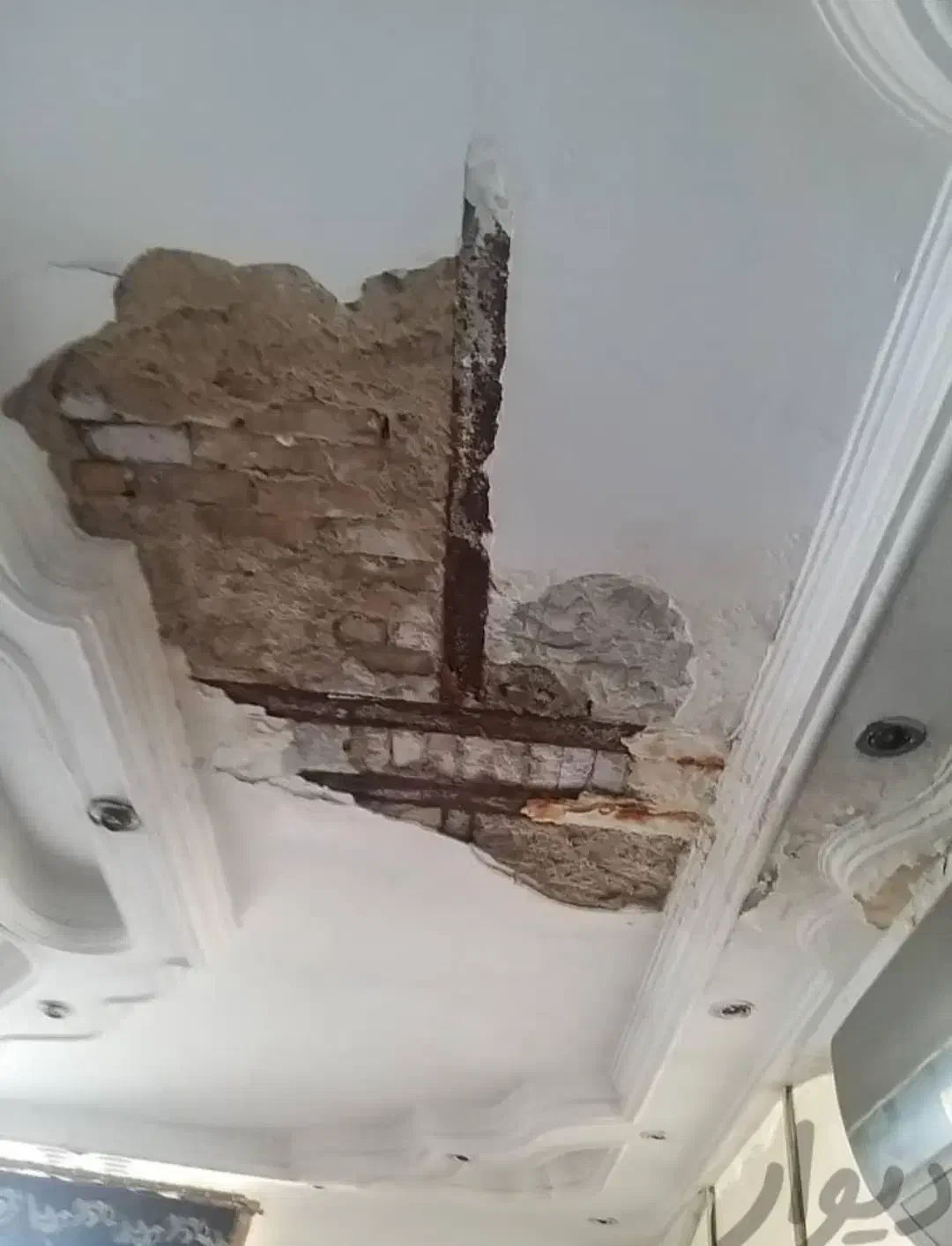 گچکاری و لکه گیری انجام داده میشد در اسرع وقت|خدمات پیشه و مهارت|زاهدان, |دیوار