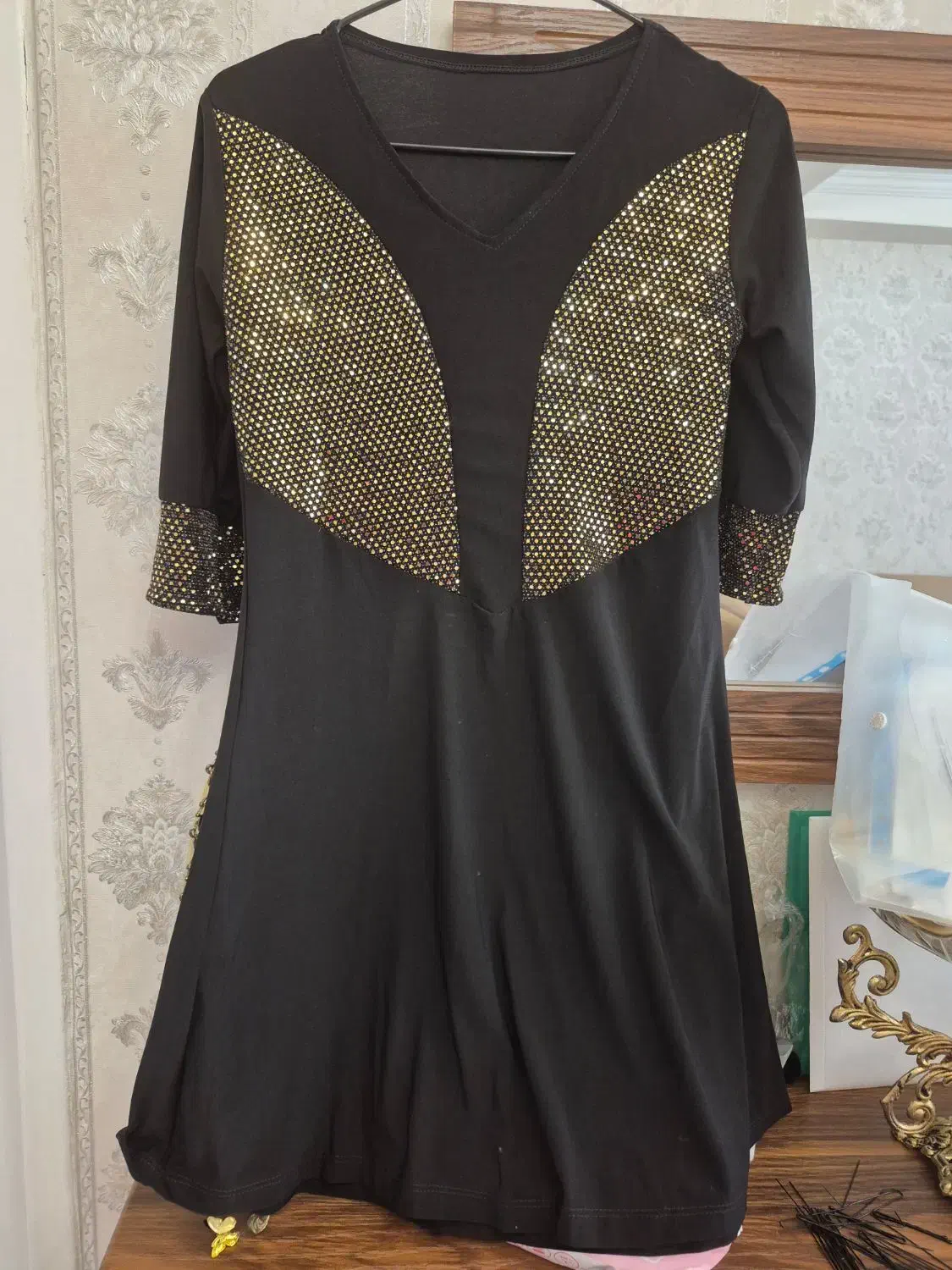 لباس های دست دوم که یک با. استفاده شده|لباس|انگوران, |دیوار