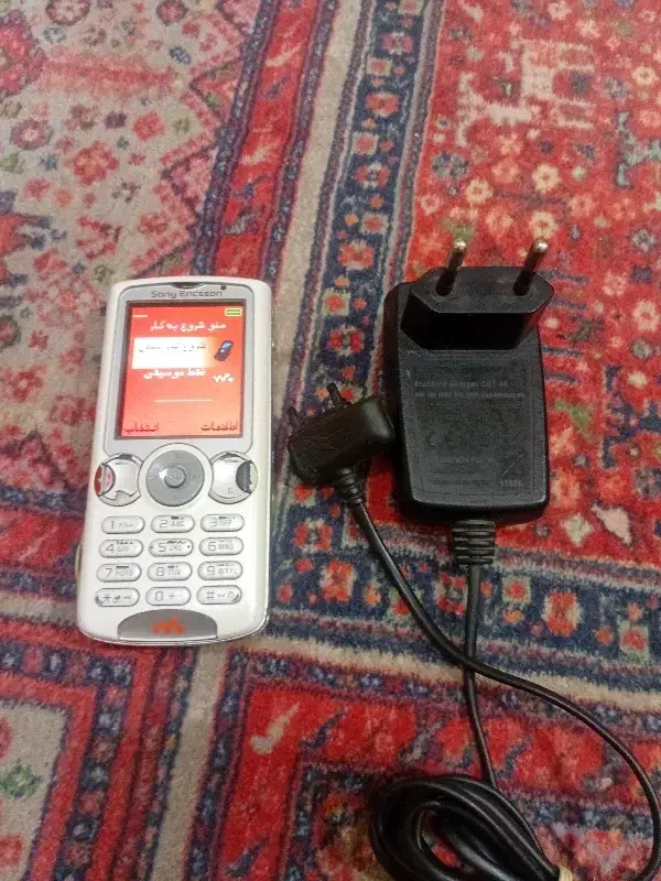 sonyEricsson W810|موبایل|اندیشه, اندیشه فاز ۱|دیوار