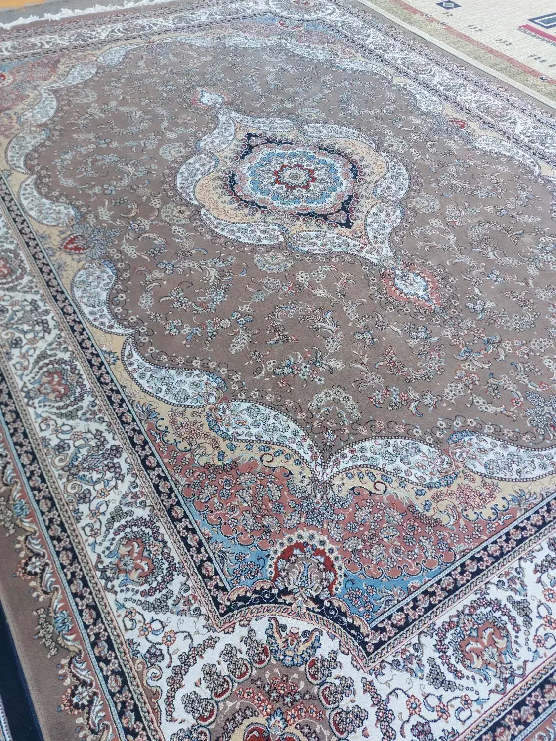 یک تخته 12متری 700 شانه. تمام نخ|فرش|قزوین, |دیوار