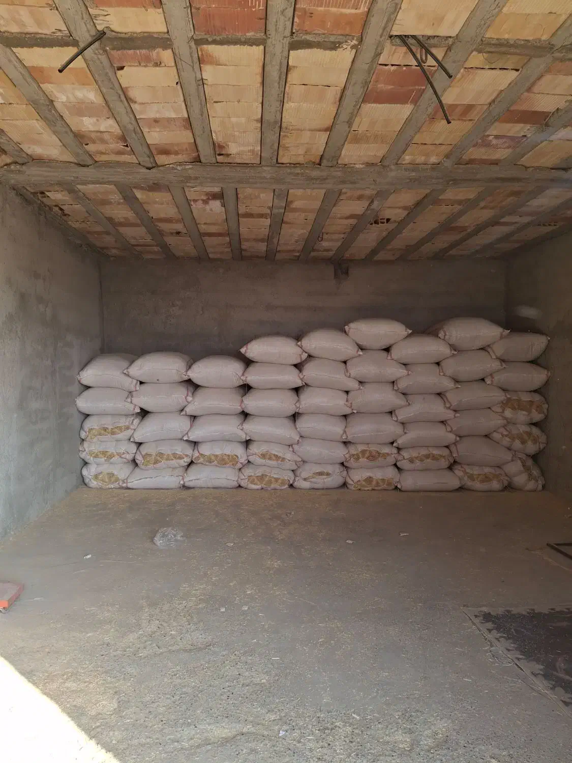 به یک عدد کارگر ساده برای فروشندگی در مغازه|استخدام بازاریابی و فروش|میناب, |دیوار