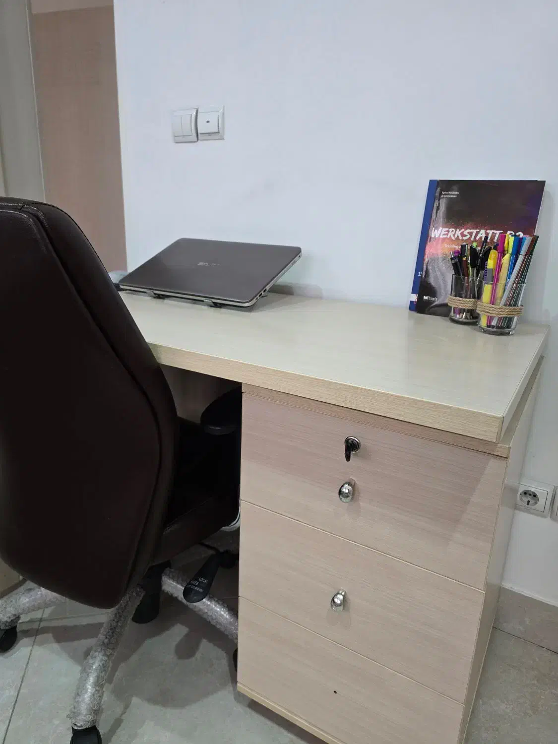 میز تحریر|میز تحریر و کامپیوتر|کرج, عظیمیه|دیوار