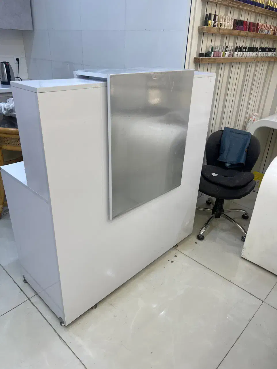 وسایل ارایشگاه|آرایشگاه و سالن‌های زیبایی|خرم‌آباد, |دیوار