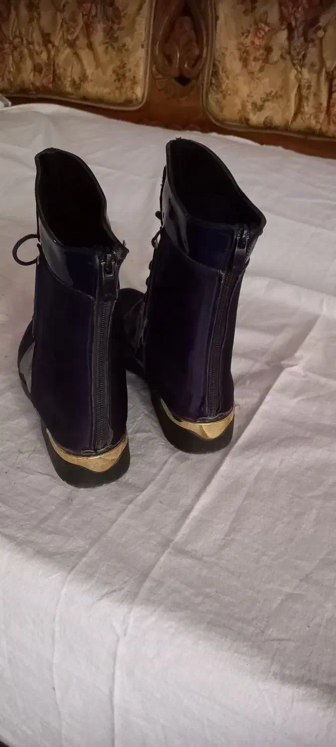 چکمه نیم بوت  سورمه ای وکفش کتونی خارجی ورنی|کیف، کفش، کمربند|اصفهان, خانه اصفهان|دیوار