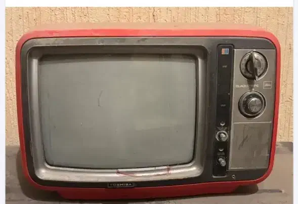 تلوزیون آنتیک قدیمی توشیبا|کلکسیون اشیاء عتیقه|خوی, |دیوار