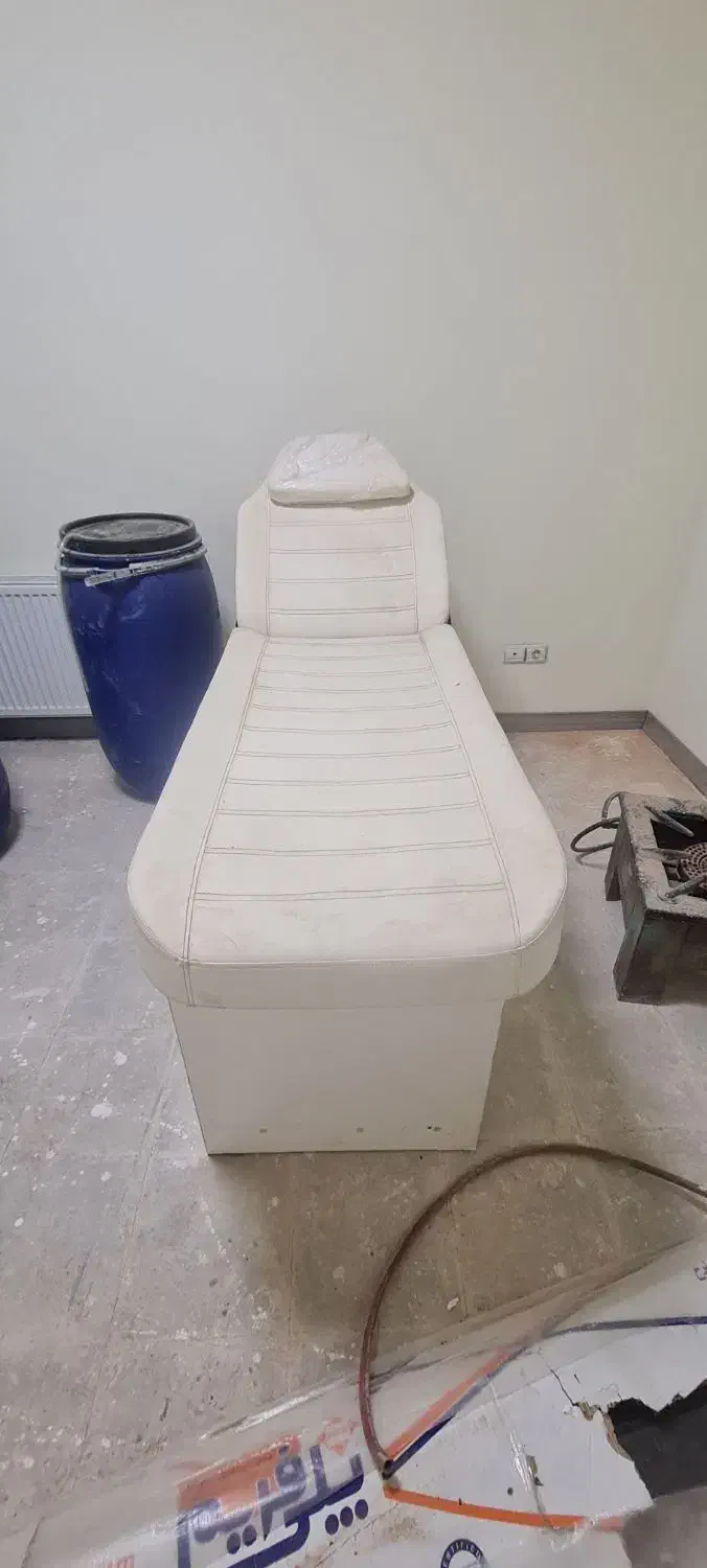 تخت آرایشگاه تا شو|آرایشگاه و سالنهای زیبایی|زرقان, |دیوار