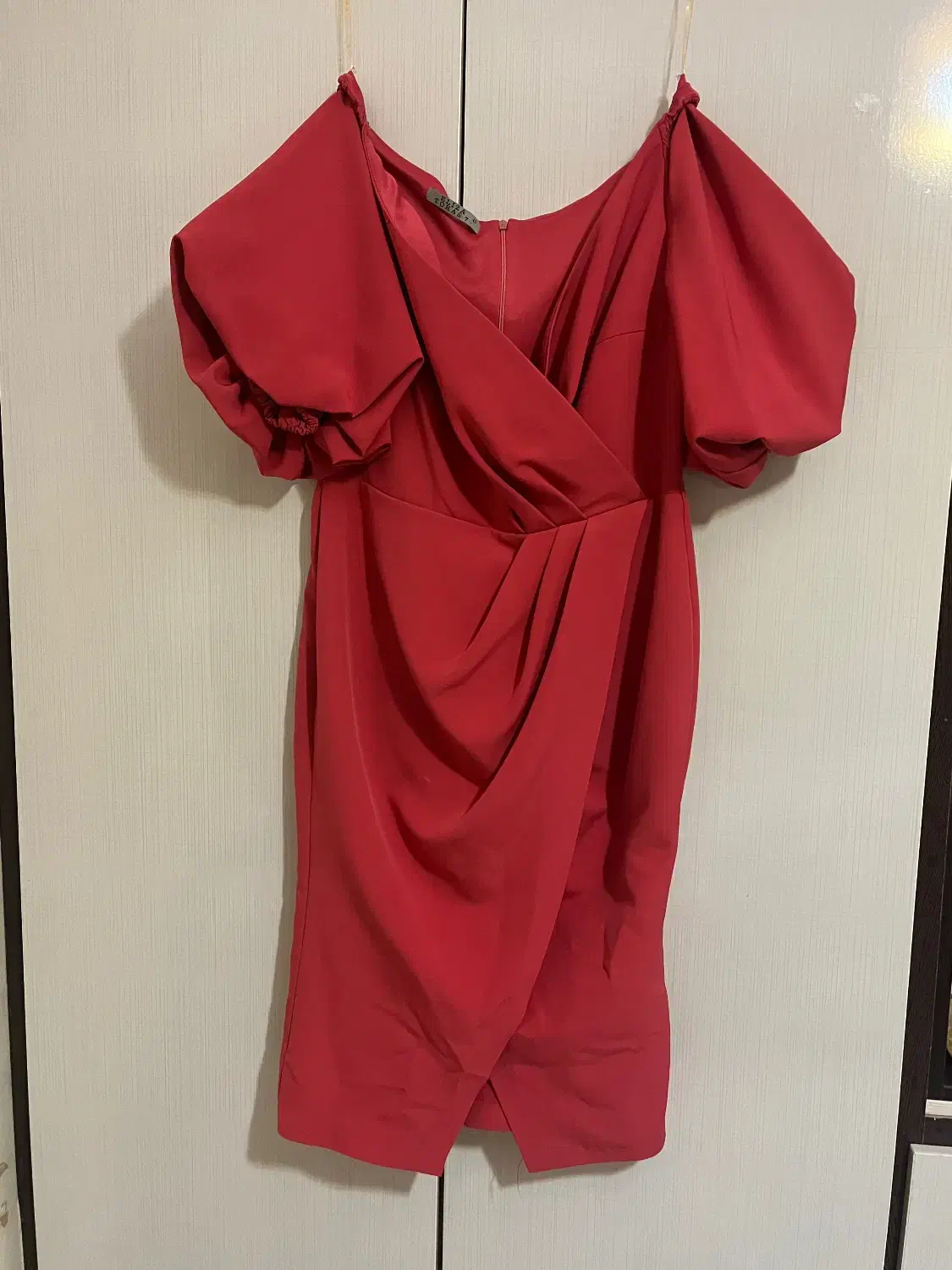 لباس مجلسی|لباس|رشت, شهریاران|دیوار