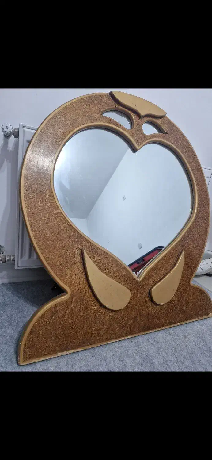 آئینه|آرایشگاه و سالن‌های زیبایی|سیرجان, |دیوار