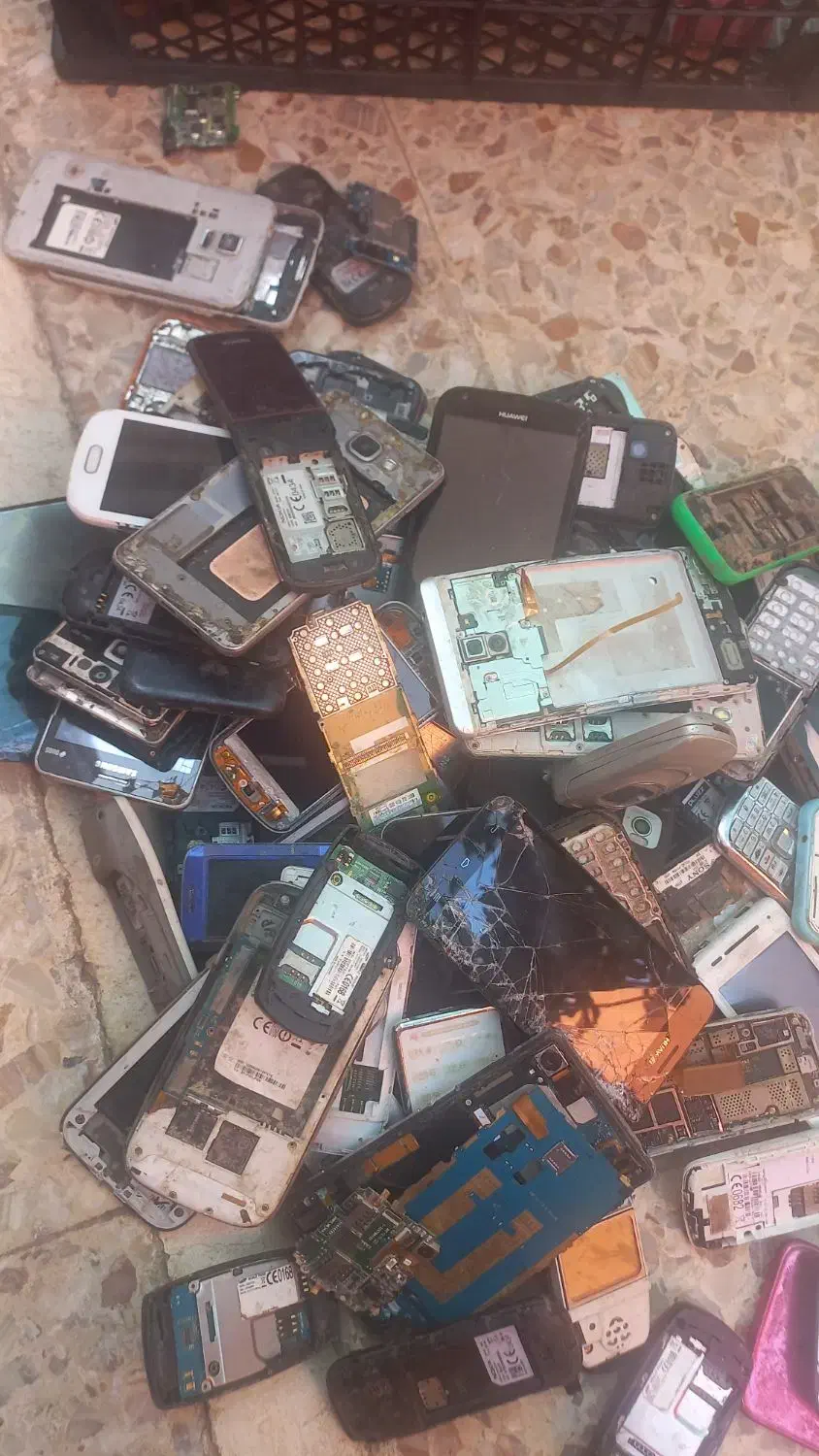 فروش ۱۰کیلو گوشی قدیمی وخراب برای فروش|موبایل|تهران, امام زاده عبدالله|دیوار