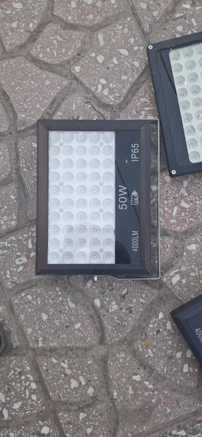 پرژکتور ۵۰ وات آروشا|لامپ و چراغ|محمدشهر, همایون ویلا|دیوار