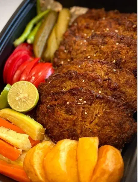 استخدام آشپز مسلط به تخته کاری|استخدام خدمات فروشگاه و رستوران|اهواز, کیانپارس |دیوار