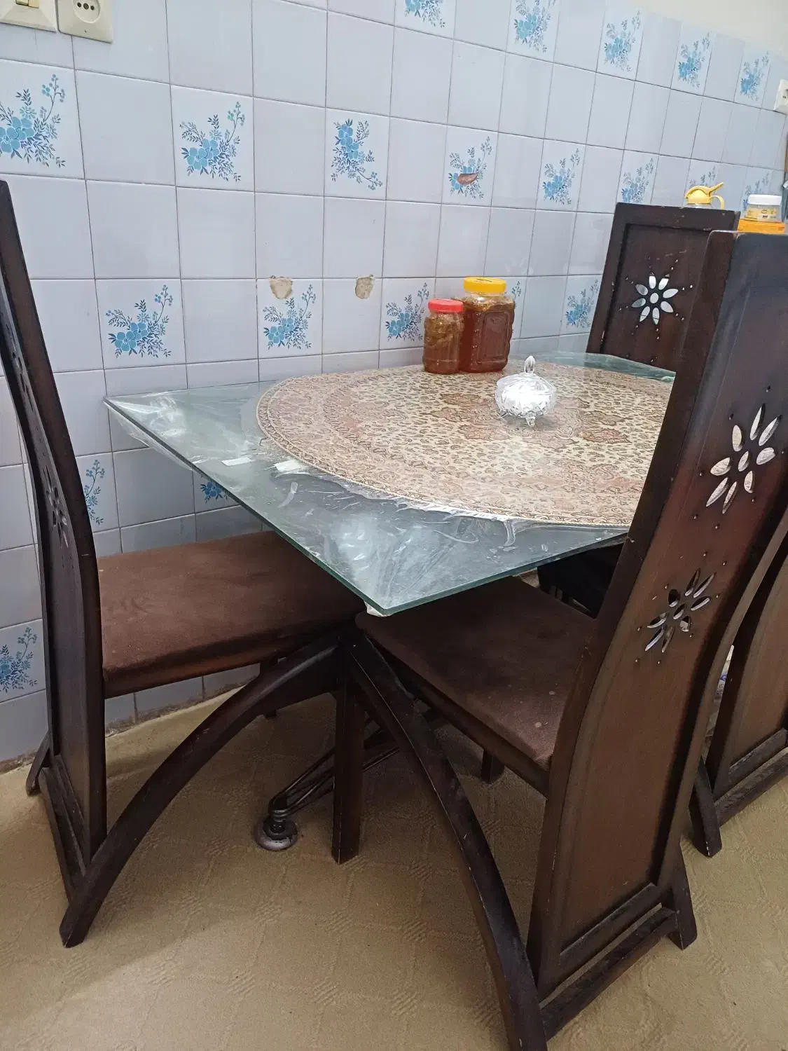 میز ناهارخوری وتلویزیون|میز و صندلی غذاخوری|شیراز, تندگویان|دیوار