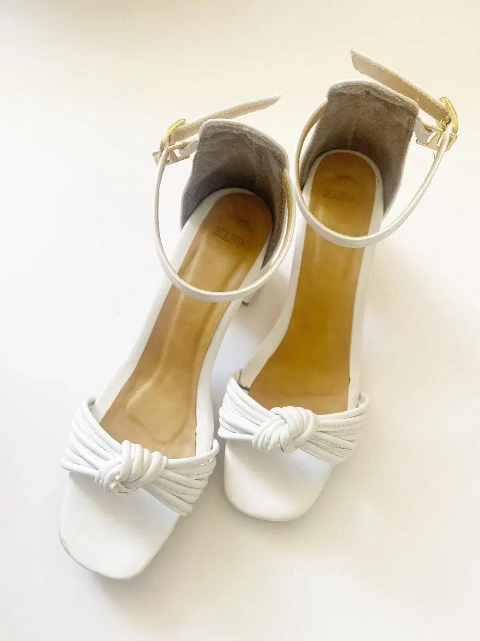 صندل سفید سایز ۳۹|کیف، کفش، کمربند|اصفهان, برازنده|دیوار