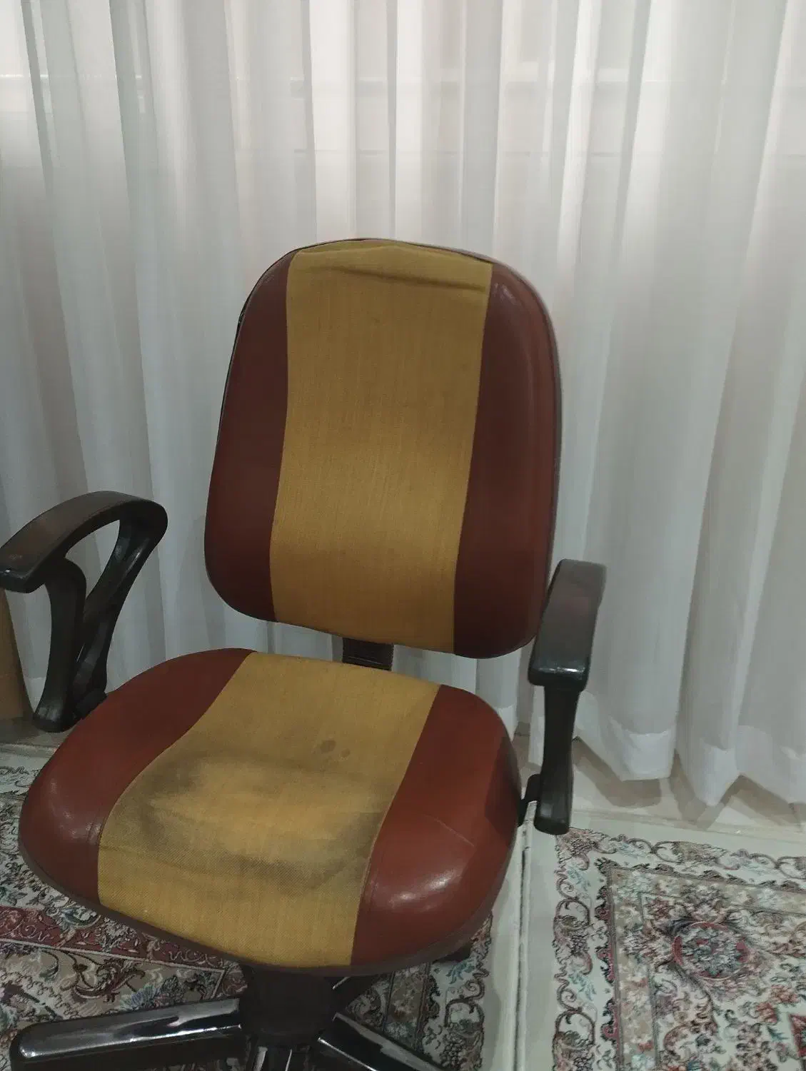 دو عدد صندلی|صندلی و نیمکت|ری, دیلمان|دیوار