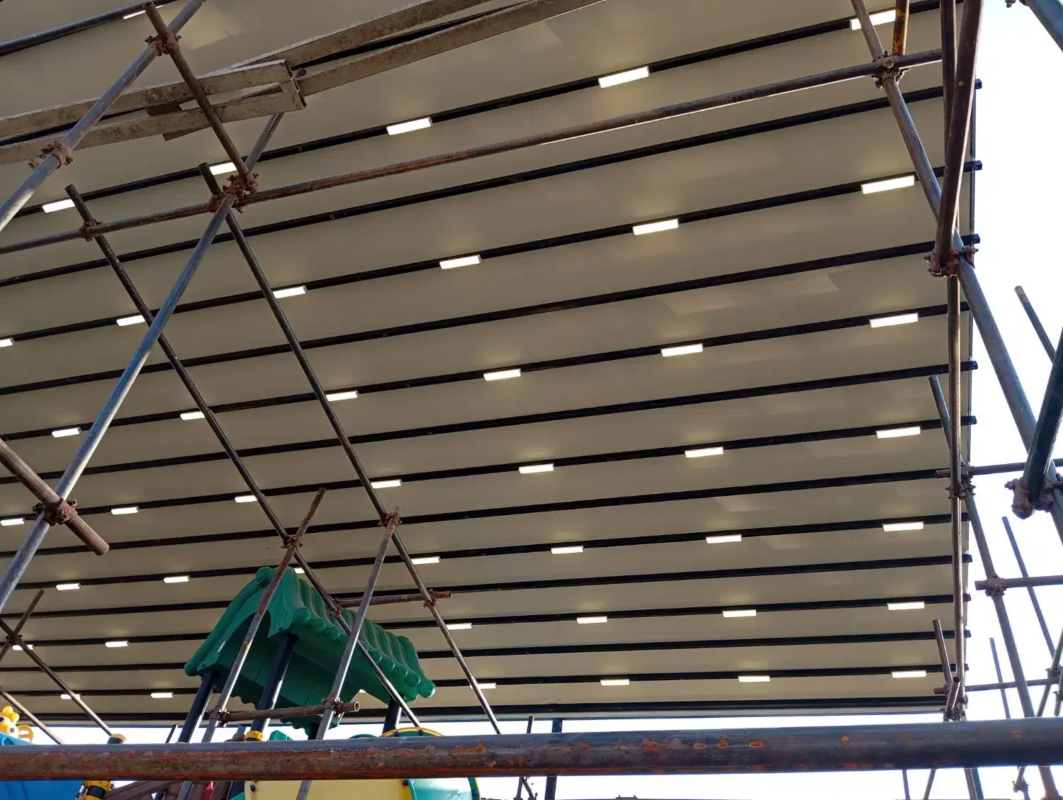 اجرای سقف متحرک بازشو شیشه ای و پارچه‌ای|خدمات پیشه و مهارت|شیراز, سینما سعدی|دیوار