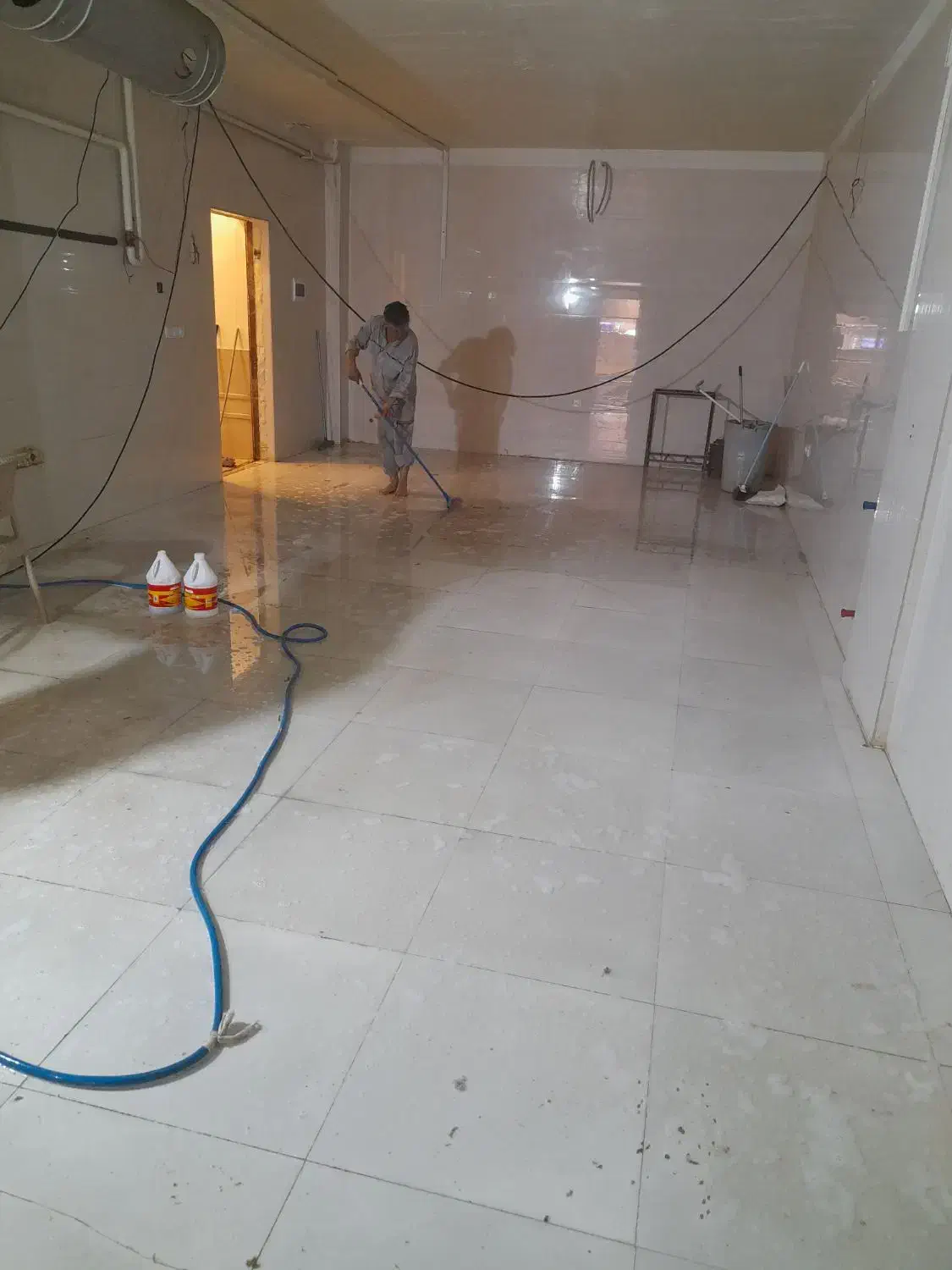 خدمات نظافت تجاری آپارتمان مغازه خونه پارکینگ|خدمات نظافت|کاشان, رجایی|دیوار