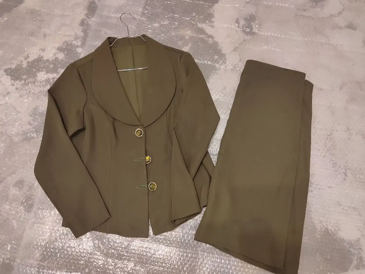 کت دامن وکت تک|لباس|بهارستان, |دیوار